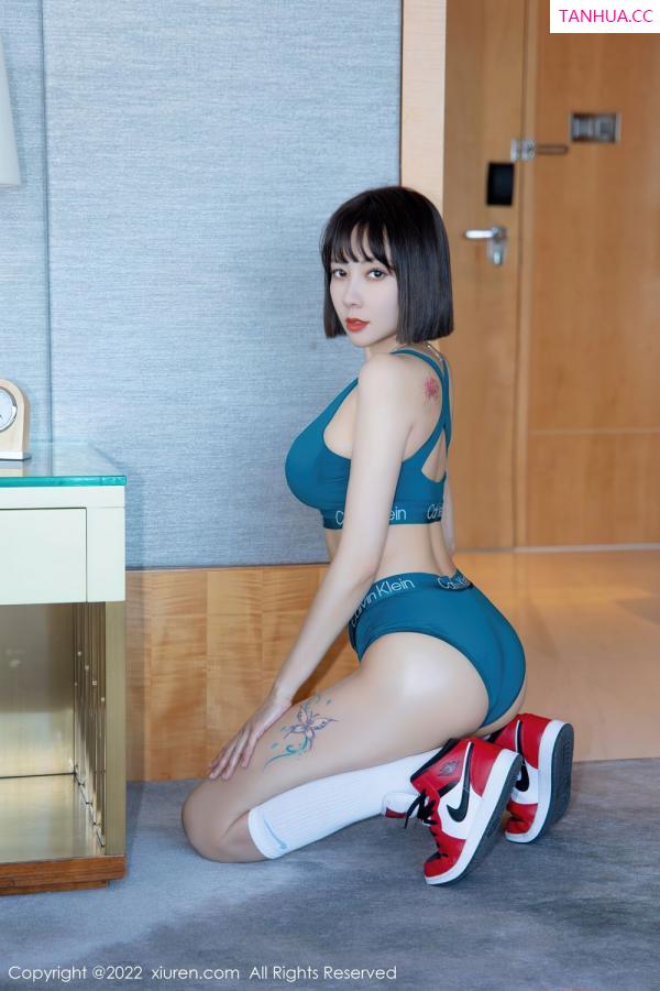 闫雪松 松果儿 [XiuRen]高清写真图 2022.04.18 No.4882 果儿Victoria第12张图片